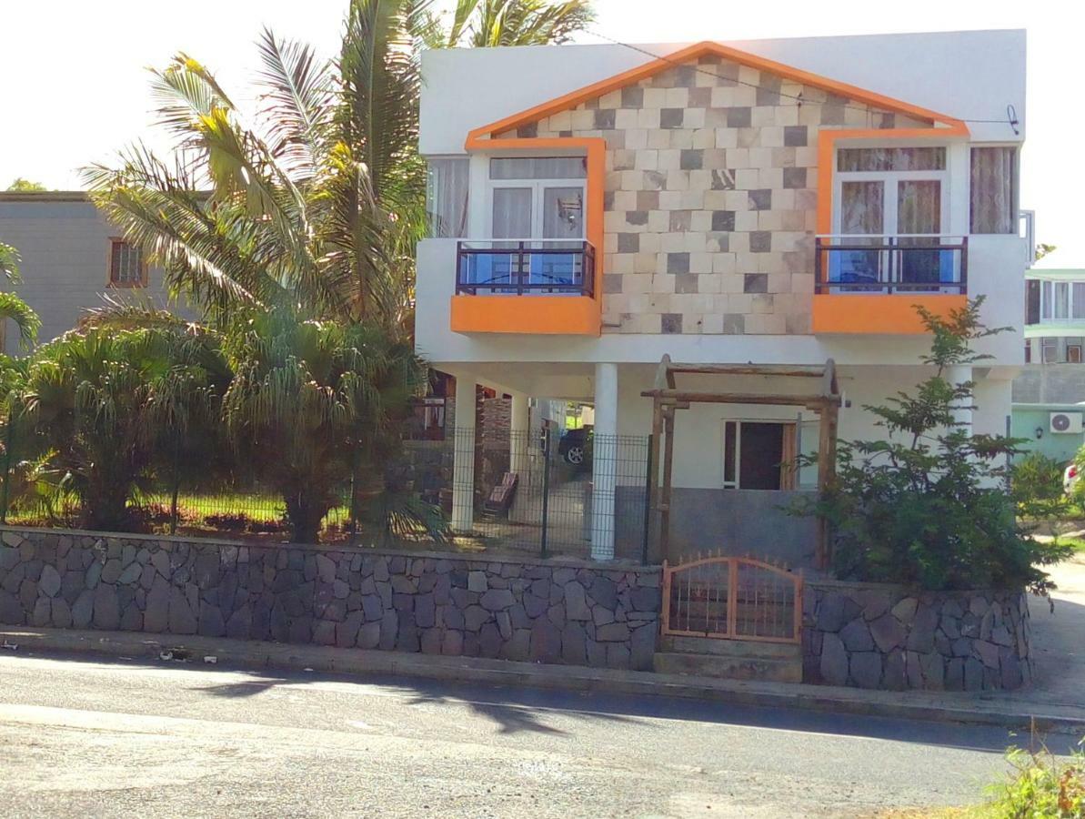 Chez Clenya Guesthouse La Ferme Bagian luar foto